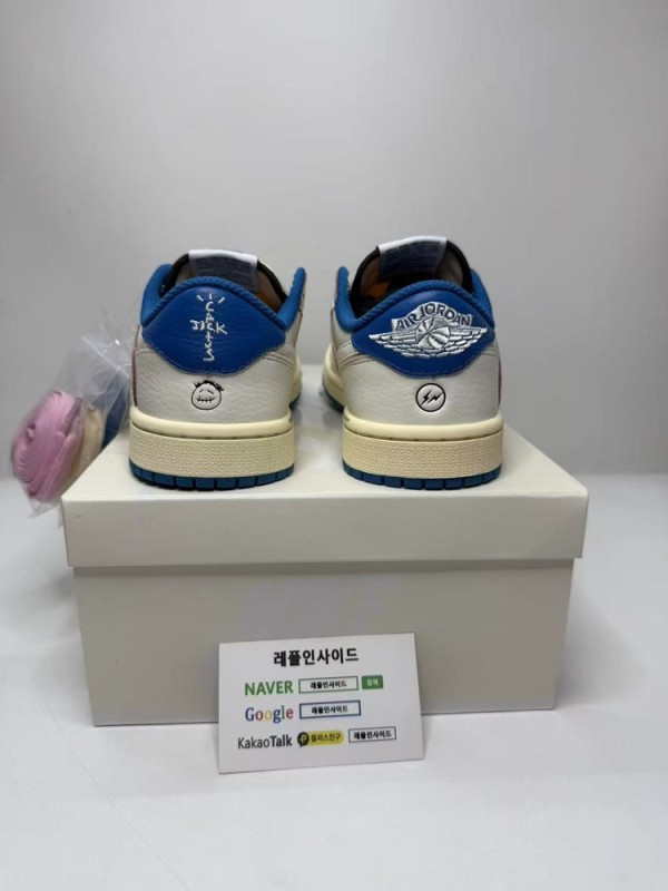 스캇 x 프라그먼트 리버스 스우시 실사 zh공장 스우시 위치와 각도 정확합니다. 스캇 벨벳 브라운과 조던11도 준비됐습니다. IWC 파일럿 시계와 디올 카로 백도 구매 가능합니다.