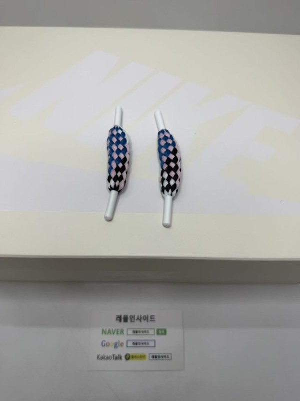 트래비스스캇 조던1 로우 추가 실사샷 다양한 각도에서 확인 가능합니다. 지존샵 특가 제품으로 살로몬과 아식스 운동화도 인기입니다. 튜더 블랙베이 시계와 발렌시아가 르카고 백도 준비되어 있습니다.