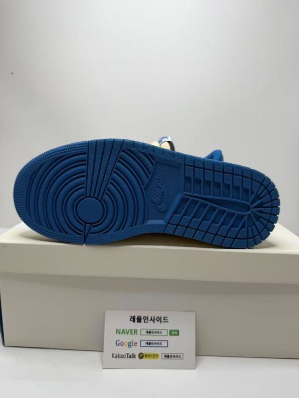 조던1 로우 밀리터리 블루 바닥 실사 plus공장 QC완료 제품입니다. 에르메스 스니커즈와 미하라 야스히로도 보유중입니다. 브라이틀링 크로노맷 시계와 보테가베네타 파우치 백도 준비되어 있습니다.