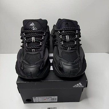 [ADIDAS] 아디다스 x 퍼렐 윌리엄스 아디스타 젤리피쉬 트리플 블랙 JP9264 남녀공용 디테일 실사! 실사