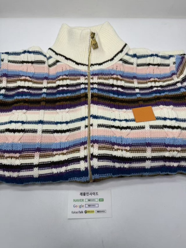 레플리카 명품 [LOUIS VUITTON] 루이비통 스트라이프드 케이블 니트 트랙 톱 남성용 - 옆면 실사 2