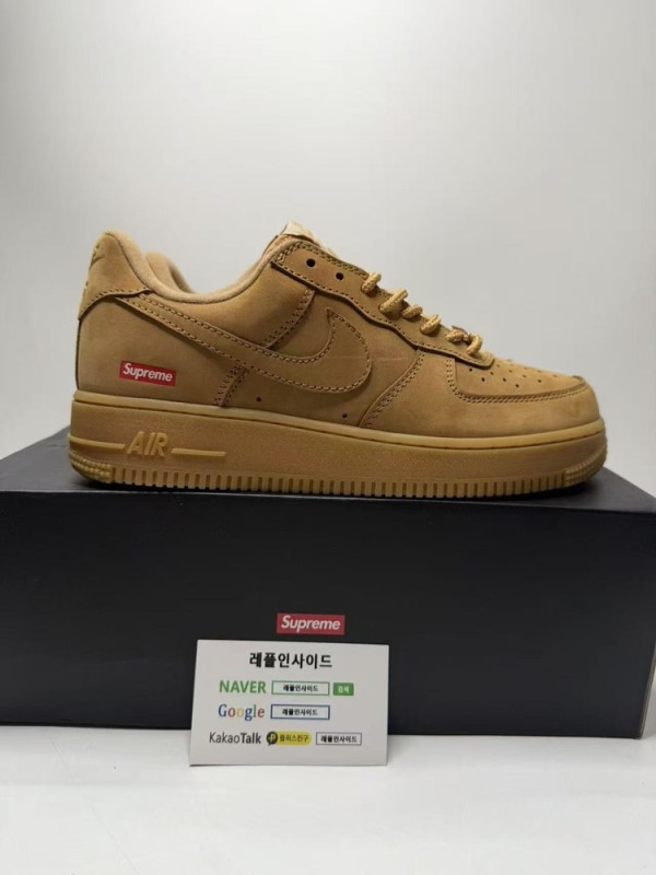 슈프림 x 나이키 앞면 실사 LJR공장 정교한 스티칭과 토 부분 디테일이 돋보입니다. 아디다스 젤리피쉬와 퍼렐 콜라보 모델도 보유중입니다. 파텍필립 노틸러스 시계와 디올 북토트 백도 하이퀄리티입니다.