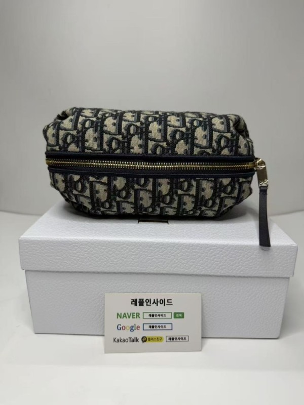 레플리카 명품 [DIOR] 디올 보올 파우치 크로스백 디테일 실사! - 로고 실사 5