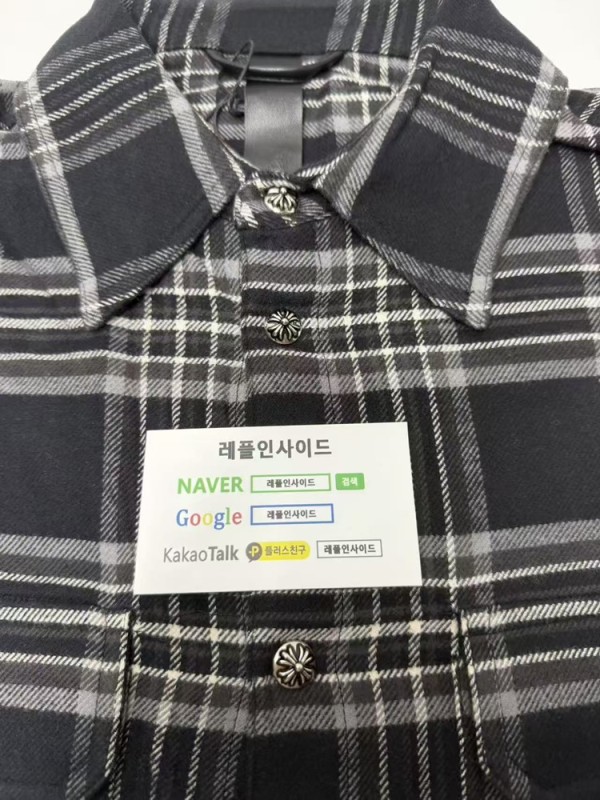 레플크롬하츠체크셔츠 레플리카크롬하츠셔츠 측면 실사샷 OG공장 특유의 완성도 높은 체크 패턴과 자수 디테일을 보여줍니다. 프라그먼트스캇 밀리터리 레플과 스캇 올리브 레플리카도 인기입니다. 오메가 씨마스터 레플시계와 구찌 백팩 레플백도 함께 코디 가능합니다.