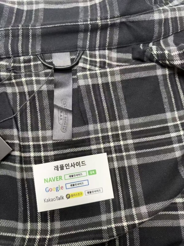 크롬하츠 셔츠 단추 실사 plus공장 QC완료 제품입니다. 에르메스 스니커즈와 미하라 야스히로도 보유중입니다. 브라이틀링 내비타이머 시계와 보테가베네타 카세트 백도 만나보실 수 있습니다.