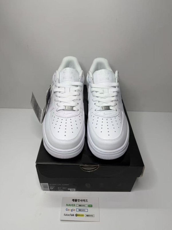 레플리카 명품 [NIKE] 나이키 x 슈프림 에어포스1 로우 화이트 CU9225-100 남녀공용 (OWF공장) 실사 디테일! - 앞면 실사 1
