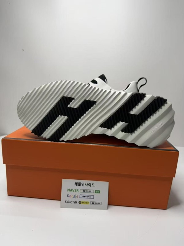 레플리카 명품 [HERMES] 에르메스 바운싱 스니커즈 남성용 실사 디테! - 로고 실사 5