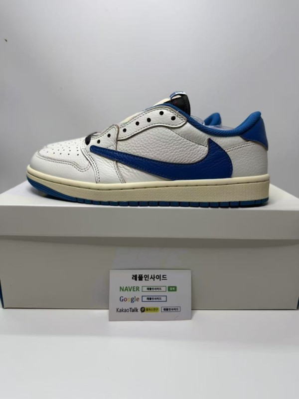 레플리카 명품 [AIR JORDAN] 트래비스 스캇 x 프라그먼트 x 에어조던1 로우 밀리터리 블루 DM7866-104 남녀공용 (OG공장) 디테일 실사! - 옆면 실사 2