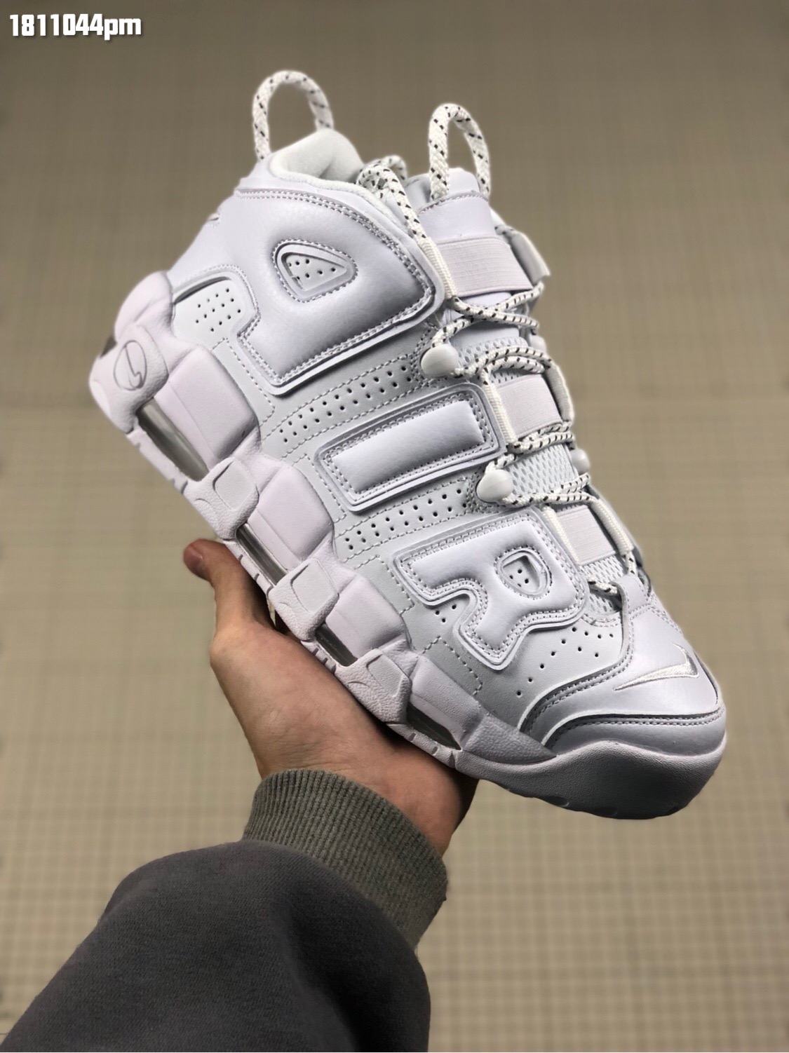 [NIKE] 나이키 에어 모어 업템포 트리플 화이트 921948-100 남성용