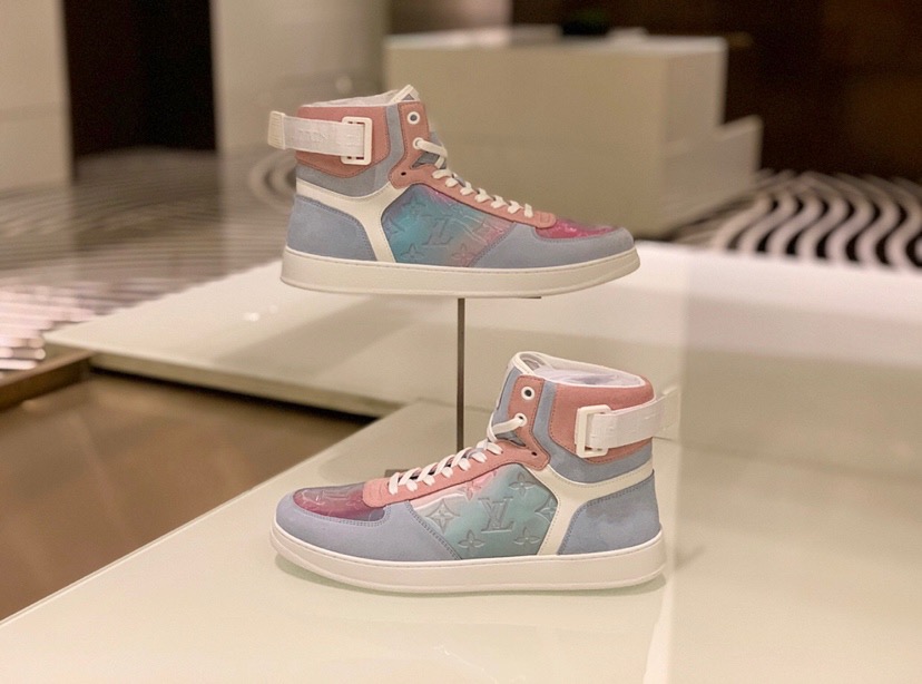 [LOUIS VUITTON] 19FW 루이비통 부츠 리볼리 프리즘 하이탑 스니커즈 1A5HEP 남성용