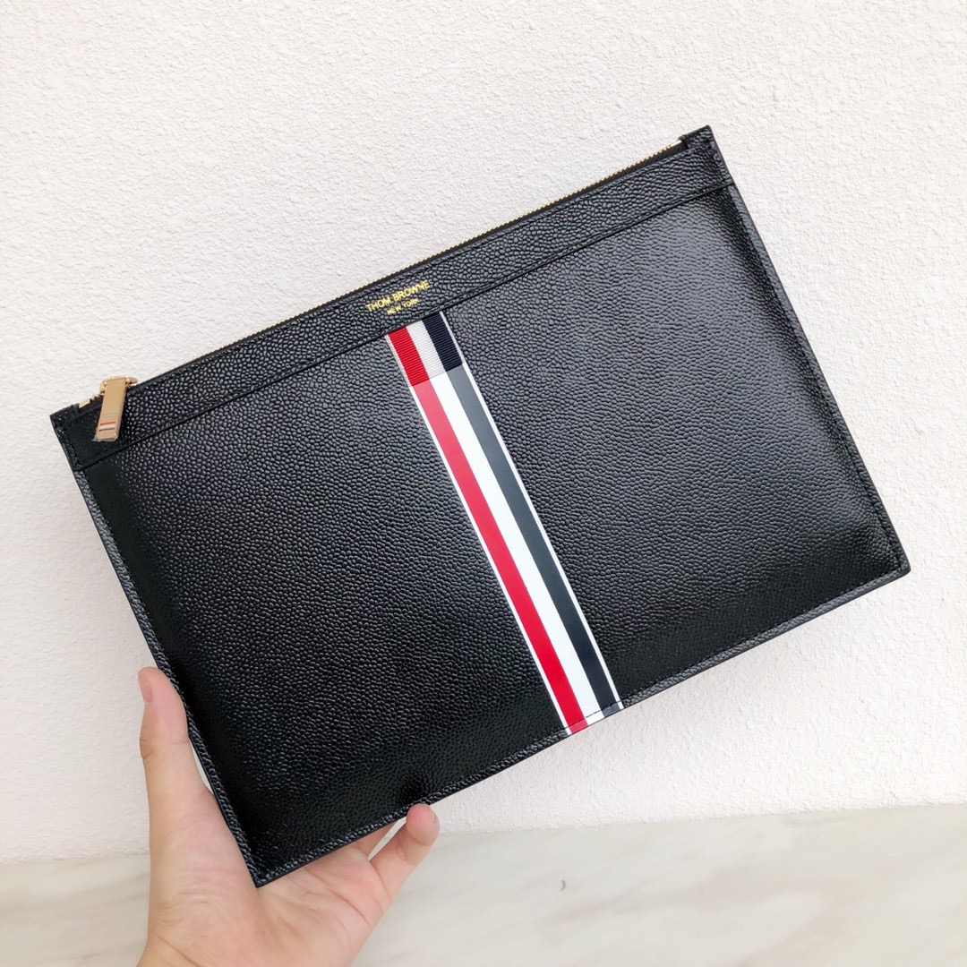 [Thom Browne] 톰브라운 삼선 페블 클러치 블랙 스몰