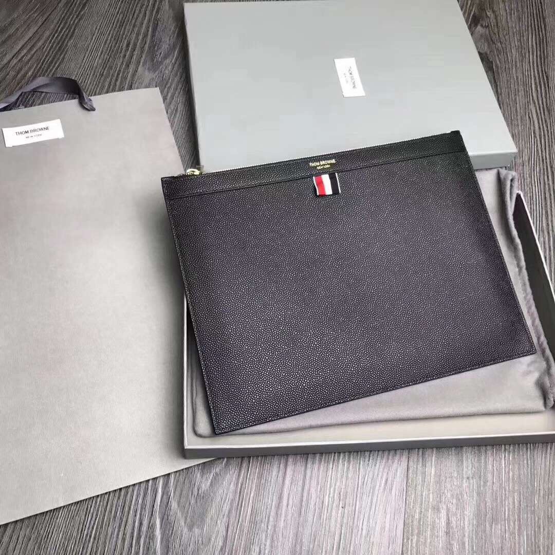 [Thom Browne] 톰브라운 페블 클러치 블랙 미듐