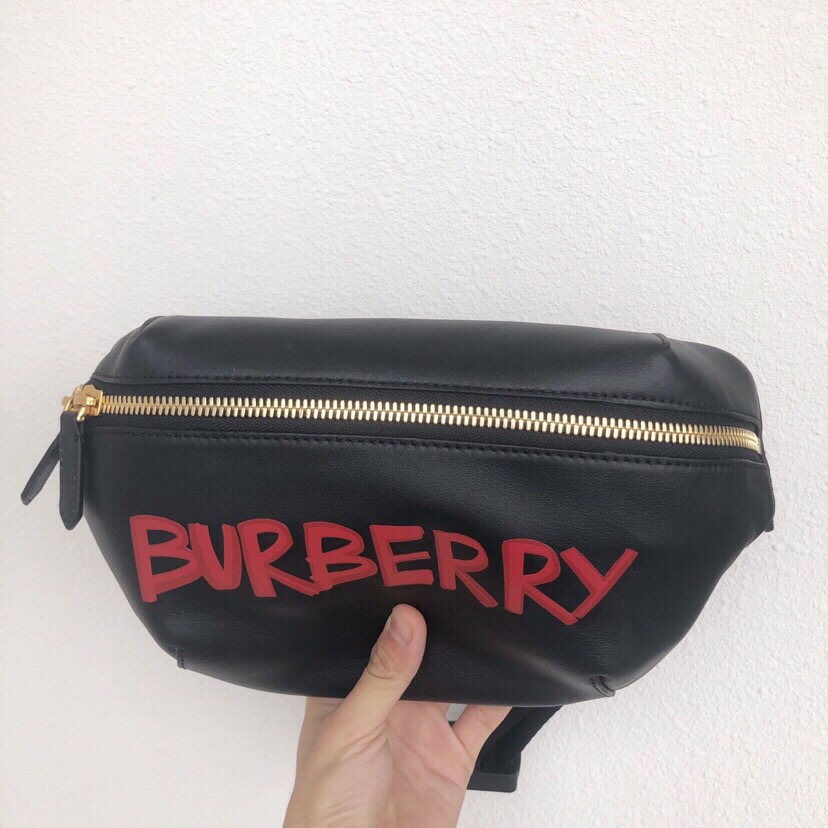 [BURBERRY] 버버리 힙색 그래피티 프린트 레더 범백 남성용