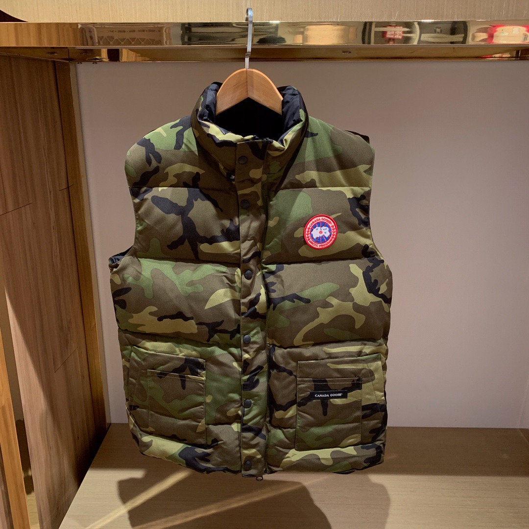 [CANADA GOOSE] 캐나다구스 패딩 조끼 카모 남성용