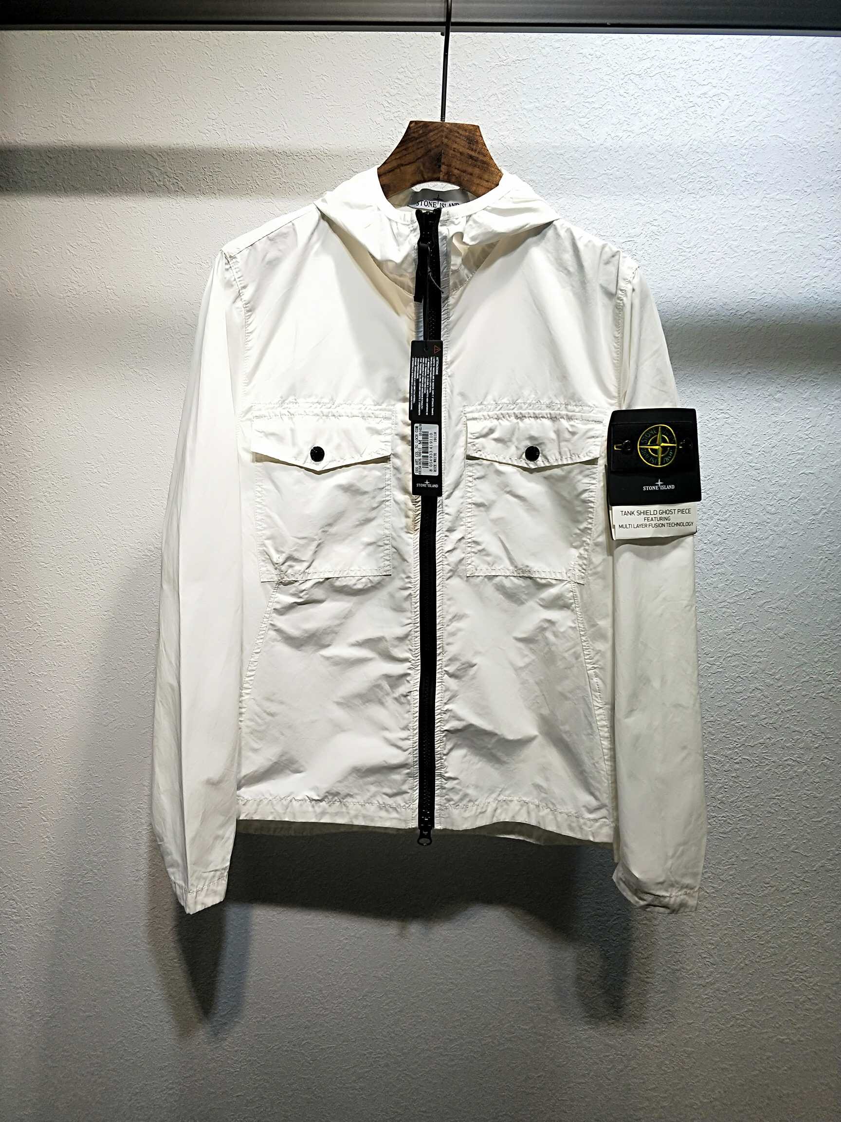 [STONE ISLAND] 스톤아일랜드 19SS 가먼트 나일론메탈 바람막이 화이트