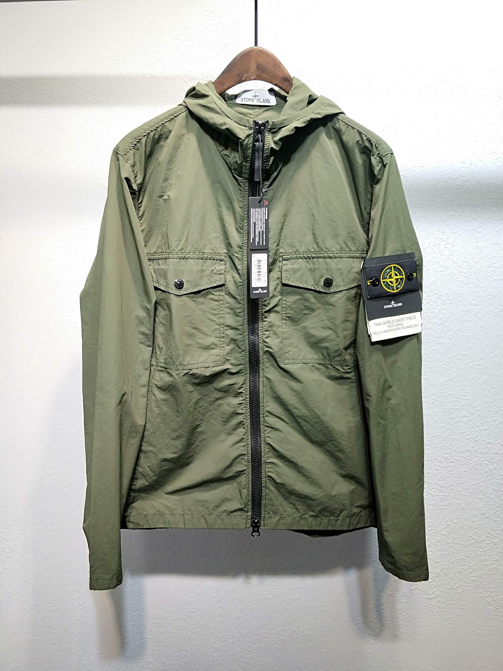 [STONE ISLAND] 스톤아일랜드 19SS 가먼트 나일론메탈 바람막이 카키