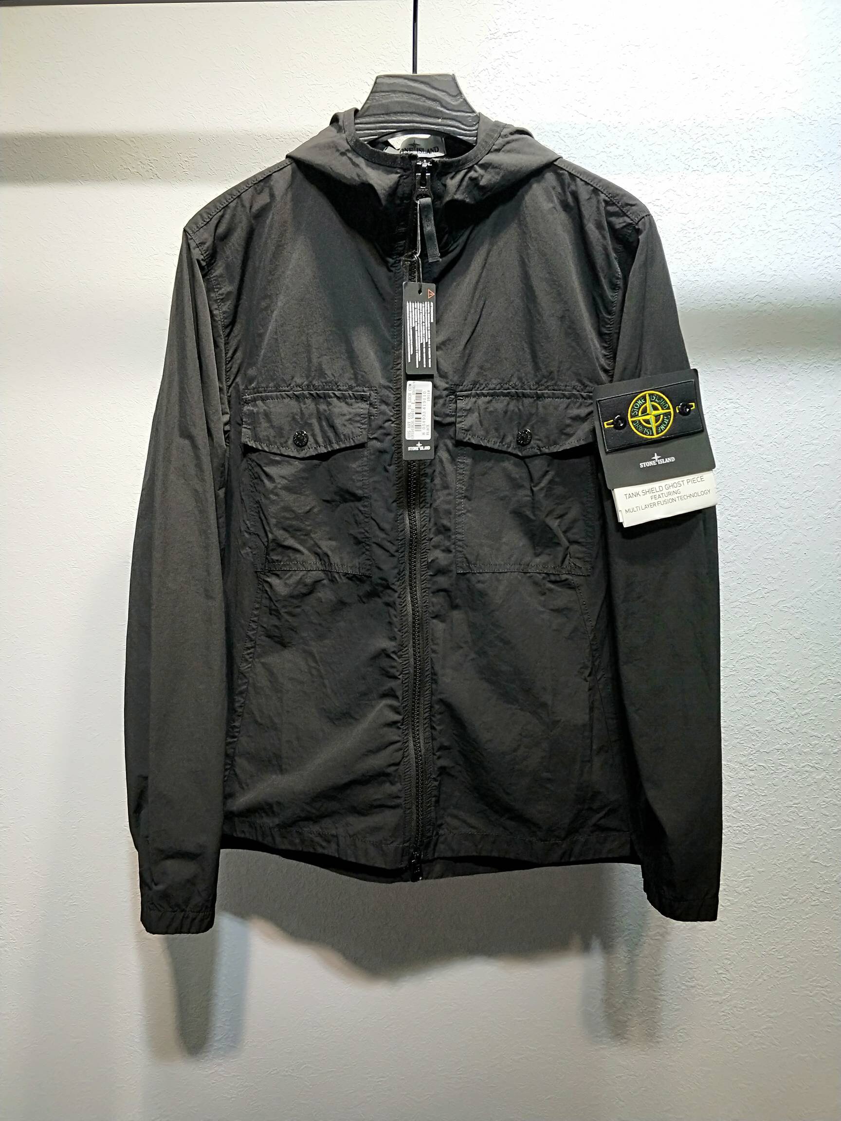 [STONE ISLAND] 스톤아일랜드 19SS 가먼트 나일론메탈 바람막이 블랙