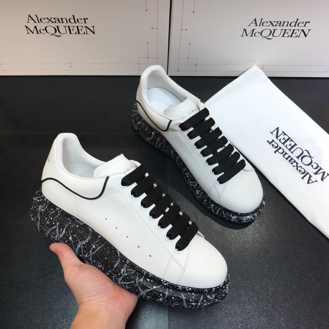 [Alexander McQUEEN] 알렉산더맥퀸 오버솔 화이트 블랙 페인팅 남녀공용