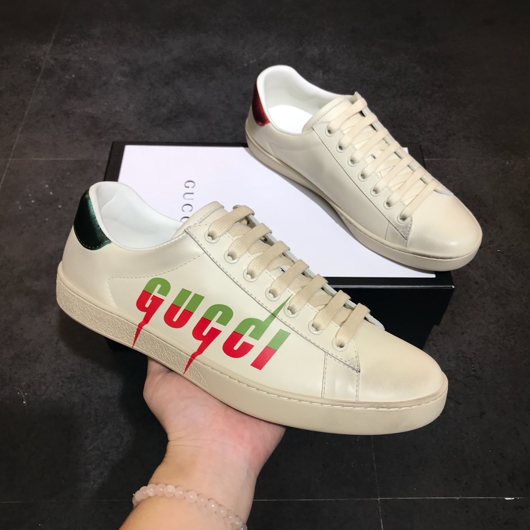 [GUCCI] 19FW 구찌 에이스 블레이드 베이지 스니커즈 남성용