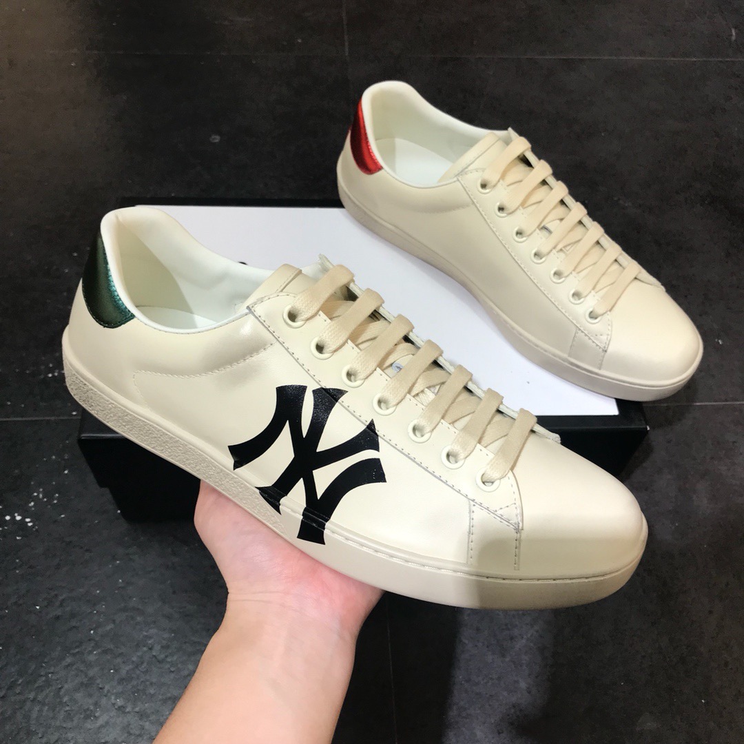 [GUCCI] 19FW 구찌 에이스 NY로고 베이지 스니커즈 남성용