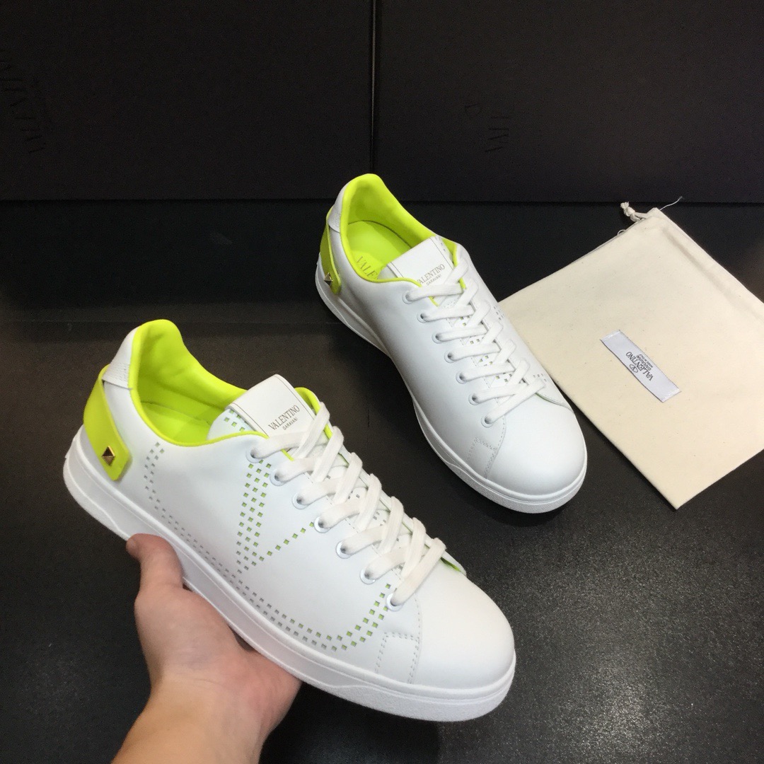 [VALENTINO] 발렌티노 19FW 펀칭 V로고 화이트 형광 남성용