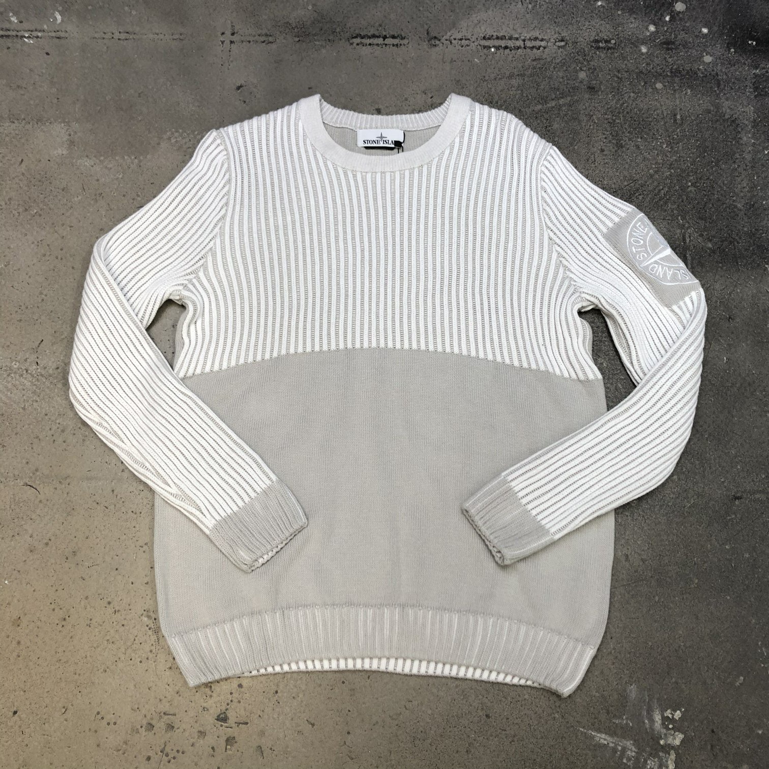 [STONE ISLAND] 19FW 스톤 아일랜드 자수 그레이 앤 화이트 스웨터