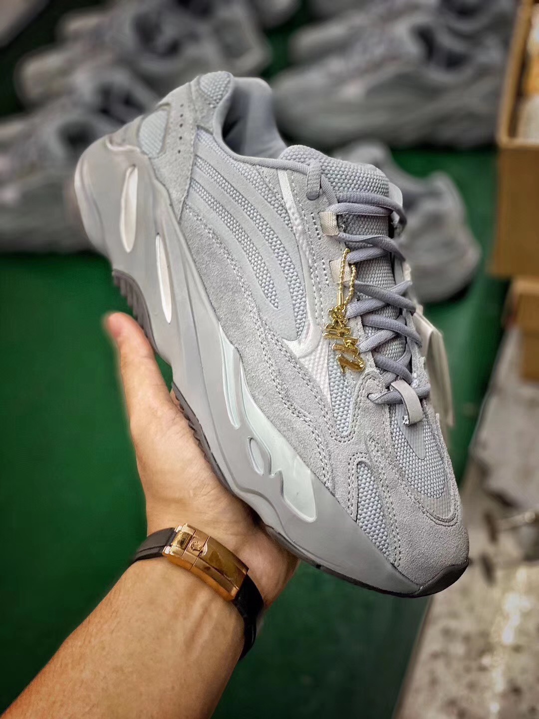 [ADIDAS] 아디다스 X 이지부스트 700 V2 호스티탈 블루 FV8424 남녀공용 (H12공장)