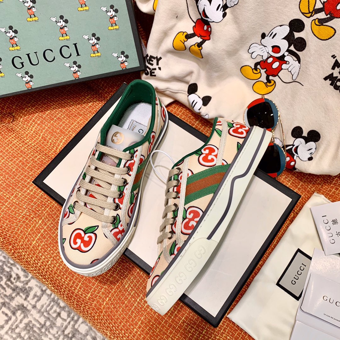 [GUCCI] 20SS 구찌 X 디즈니 테니스 1977 스니커즈 GG 애플 프린트 아이보리 남녀공용