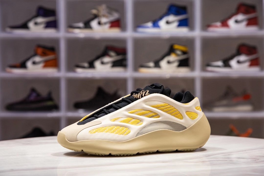 [ADIDAS] 아디다스 X 이지부스트 700 V3 사플라워 Safflower G54853 남녀공용 (H12공장)