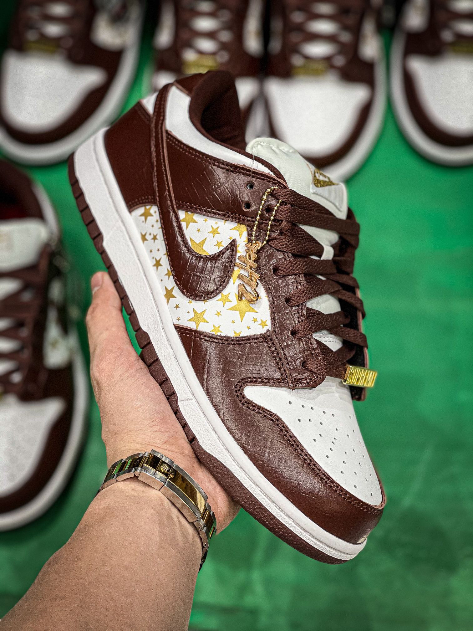 [NIKE] 슈프림 x 나이키 SB 덩크 로우 바크루트 브라운 DH3228-103 남녀공용 (H12공장)