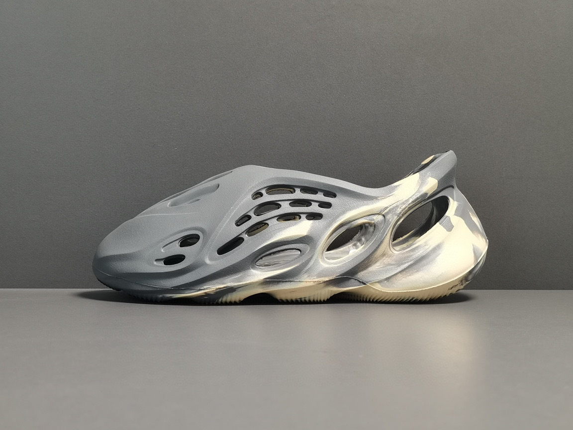 [ADIDAS] 아디다스 X 이지 폼러너 MXT 문그레이 GV7904 남녀공용 (PKgod버전)