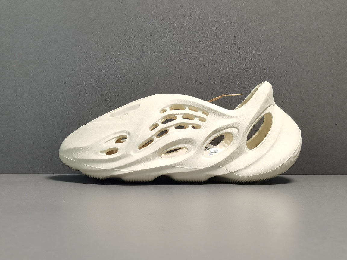 [ADIDAS] 아디다스 X 이지 폼러너 샌드 FY4567 남녀공용 (PKgod버전)