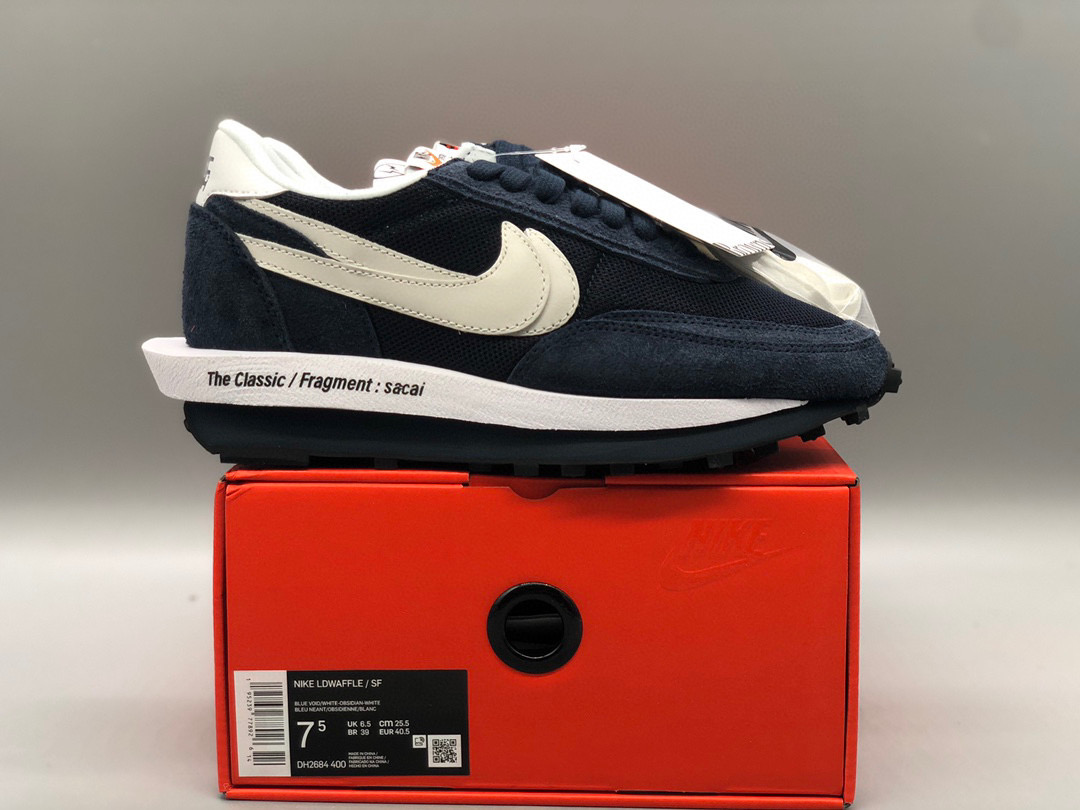 [NIKE] 프라그먼트 x 사카이 x 나이키 LDV 와플 네이비 남흰 BV2684-400 남녀공용 (TOP공장)