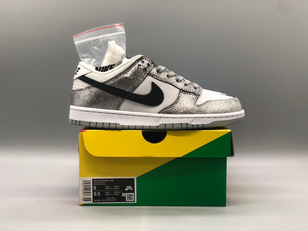 [NIKE] 나이키 덩크 로우 우먼스 쉬머 실버 크랙드 레더 DO5882-001 남녀공용
