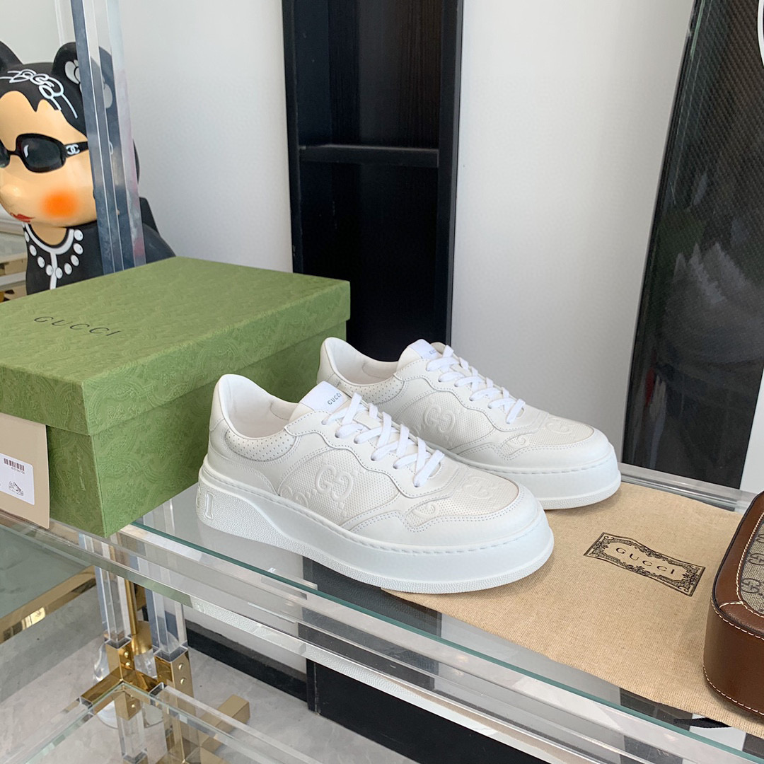 [GUCCI] 구찌 GG 엠보스 스니커즈 화이트 남녀공용