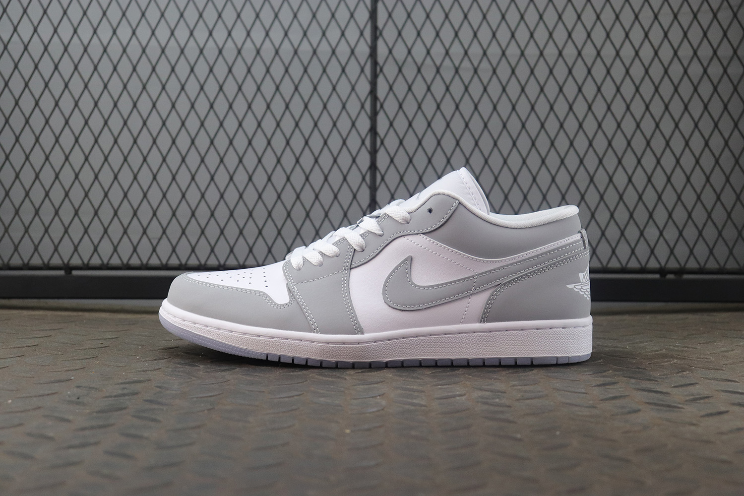 [AIR JORDAN] 에어조던1 로우 화이트 울프 그레이 DC0774-105 남녀공용