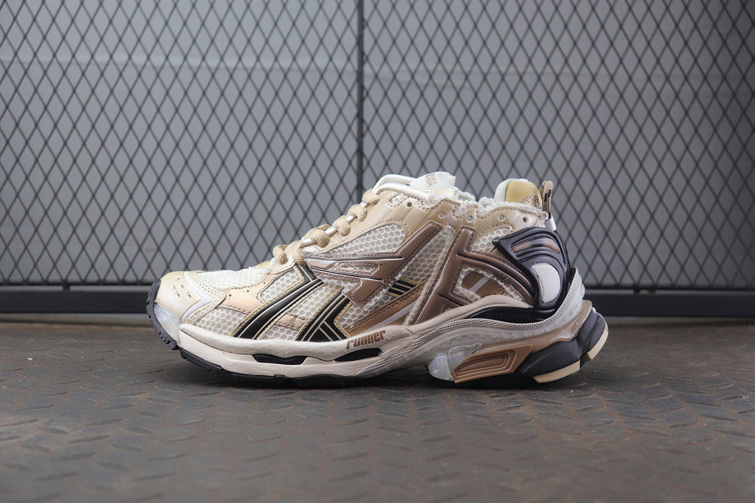 [BALENCIAGA] 발렌시아가 러너 7.0 스니커즈 베이지 남녀공용 (OK공장)