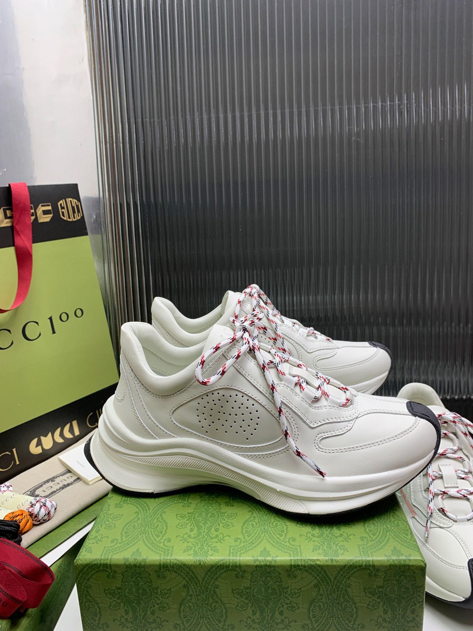 [GUCCI] 구찌 런 스니커즈 남녀공용