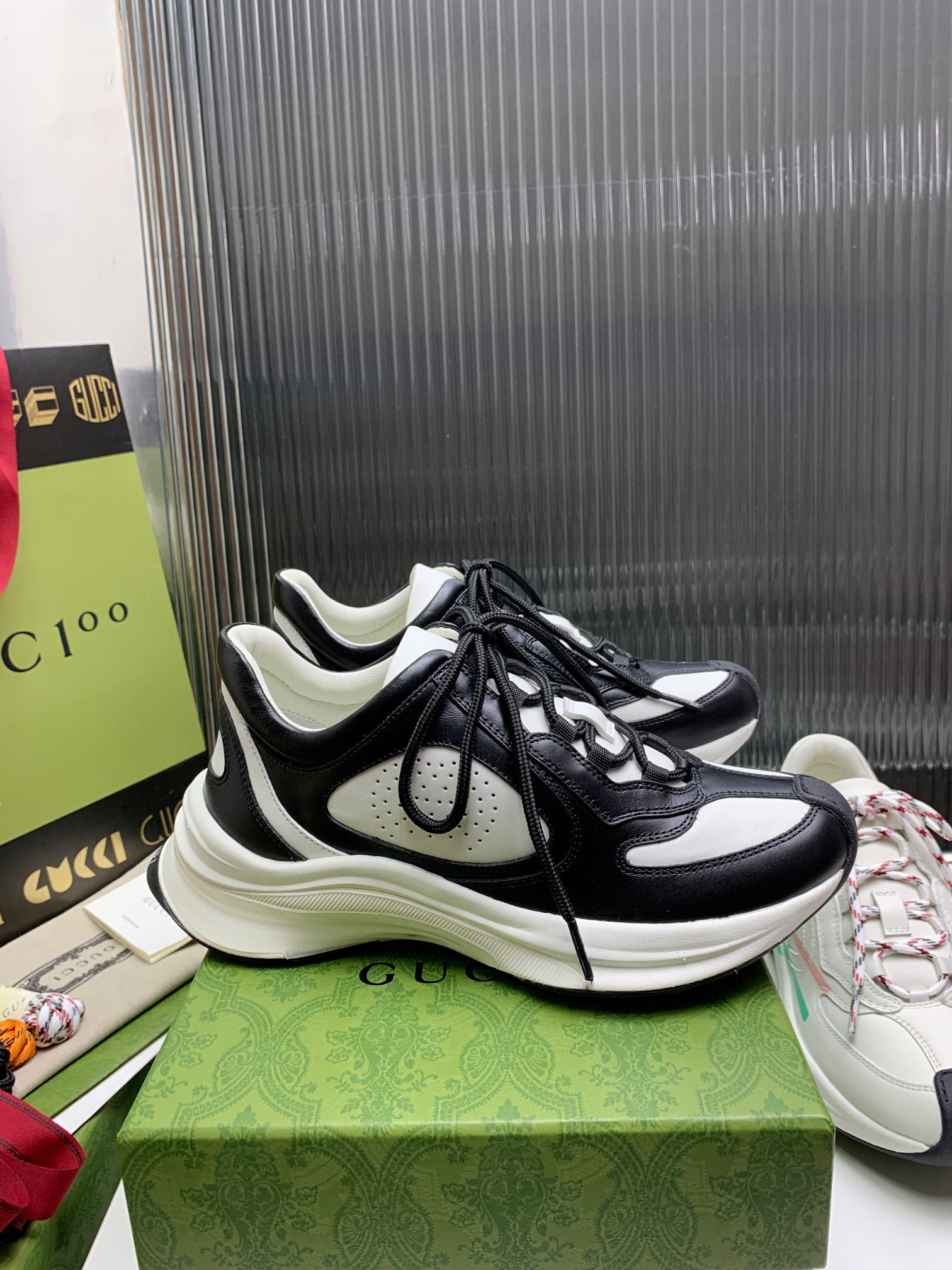 [GUCCI] 구찌 런 스니커즈 남녀공용