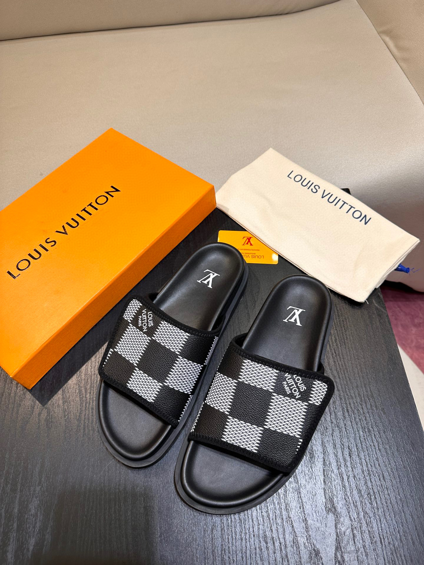 [LOUIS VUITTON] 루이비통 슬리퍼 남성용