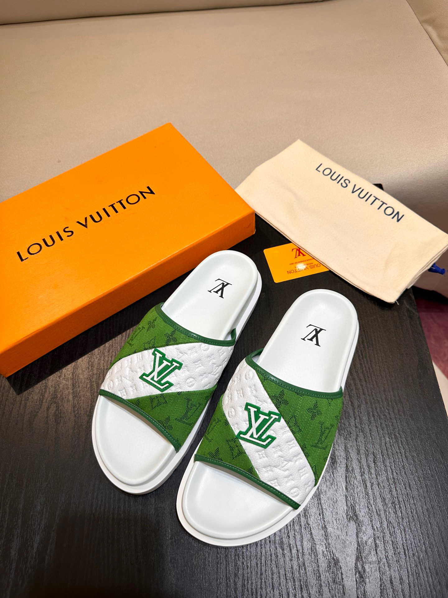 [LOUIS VUITTON] 루이비통 슬리퍼 남성용