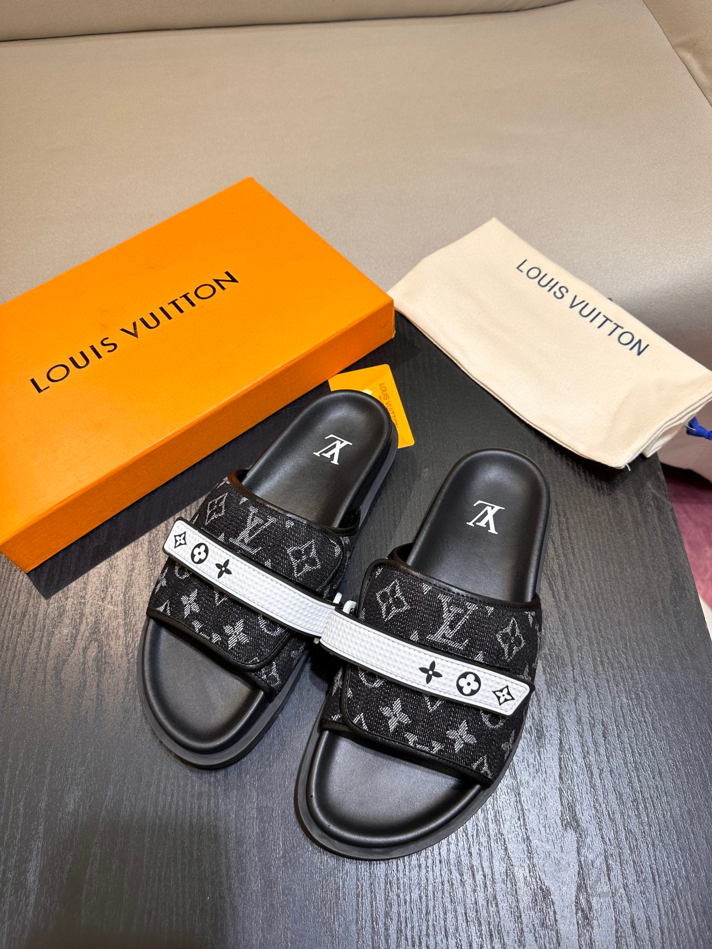[LOUIS VUITTON] 루이비통 슬리퍼 남성용