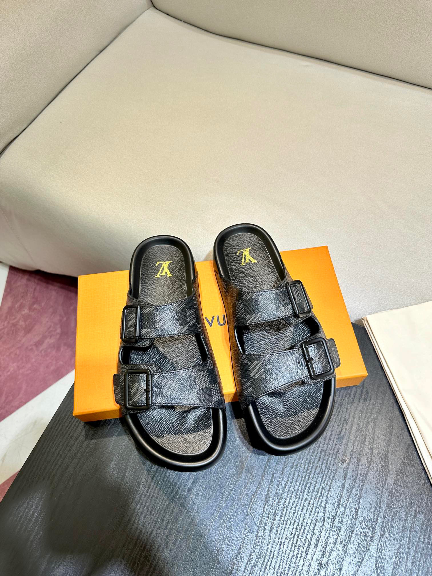 [LOUIS VUITTON] 루이비통 슬리퍼 남성용