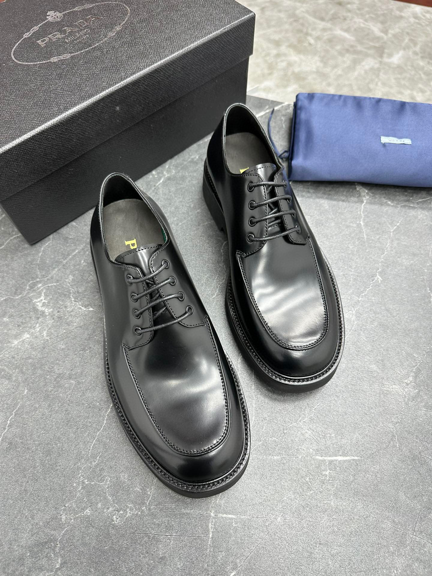 [PRADA] 프라다 브러시드 로퍼 남성용