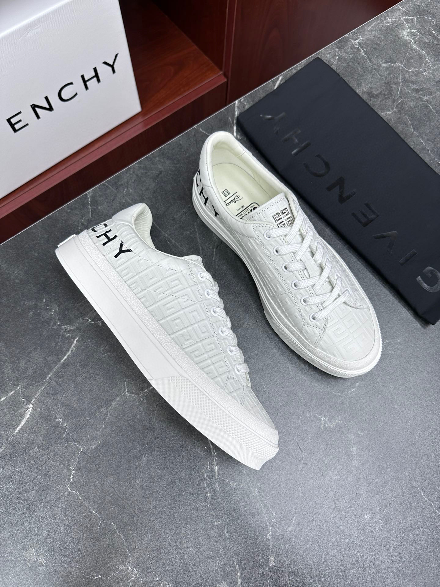 [GIVENCHY] 지방시 스니커즈 남성용