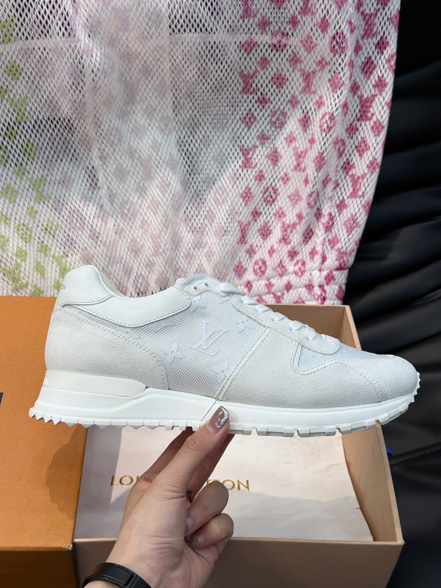 [LOUIS VUITTON] 루이비통 런어웨이 스니커즈 남성용