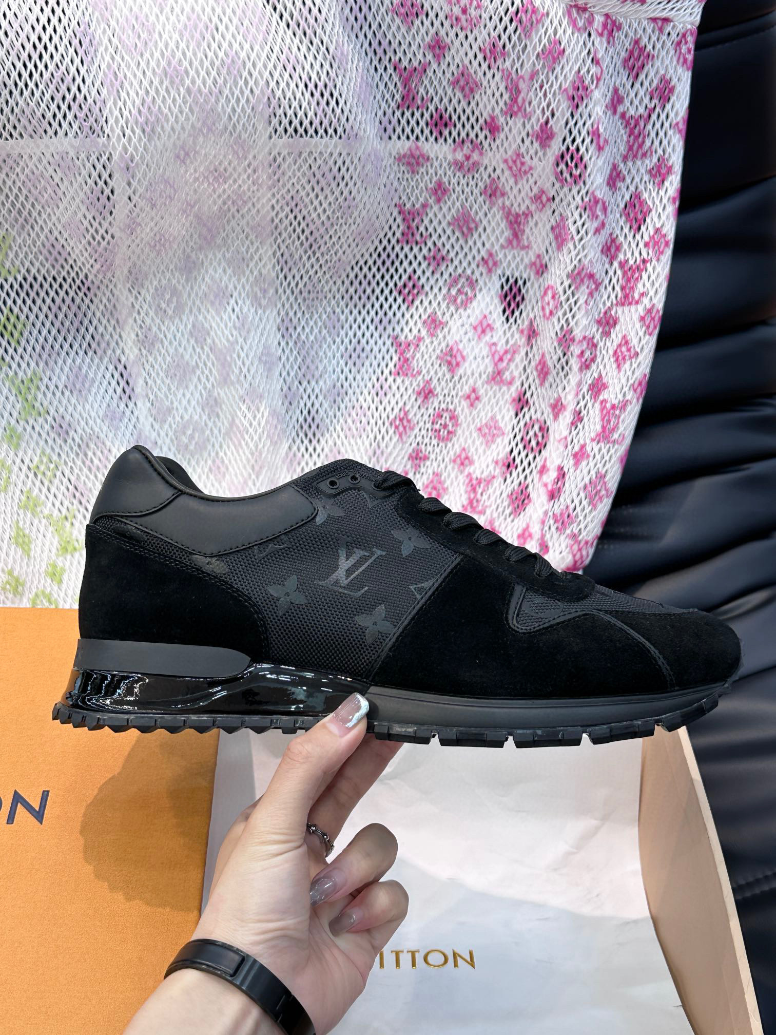 [LOUIS VUITTON] 루이비통 런어웨이 스니커즈 남성용