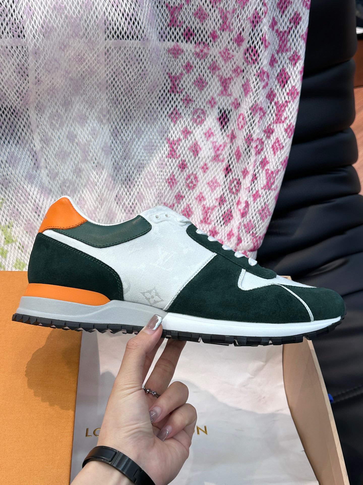 [LOUIS VUITTON] 루이비통 런어웨이 스니커즈 남성용