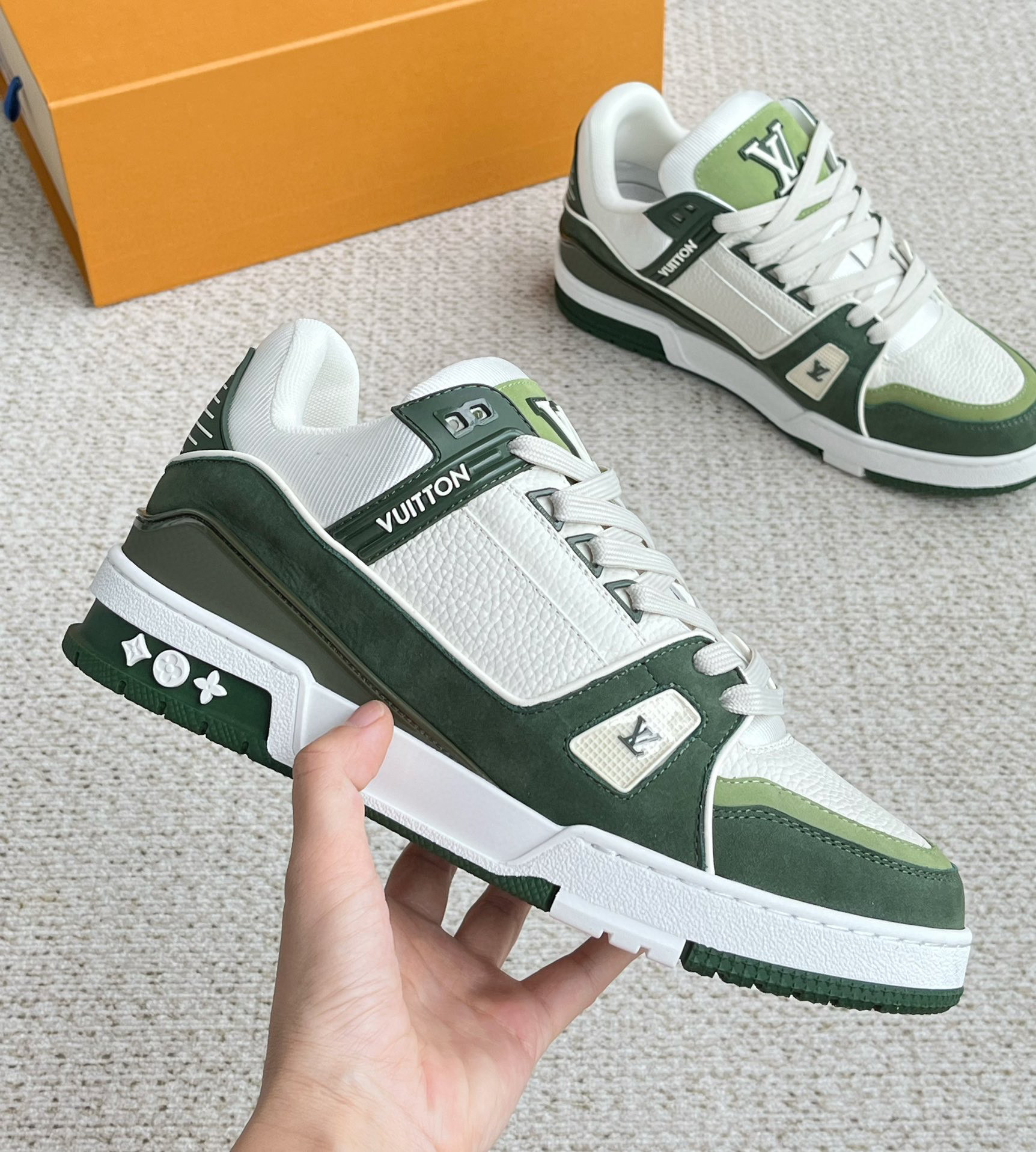 [LOUIS VUITTON] 루이비통 LV 트레이너 모노그램 스니커즈 남성용