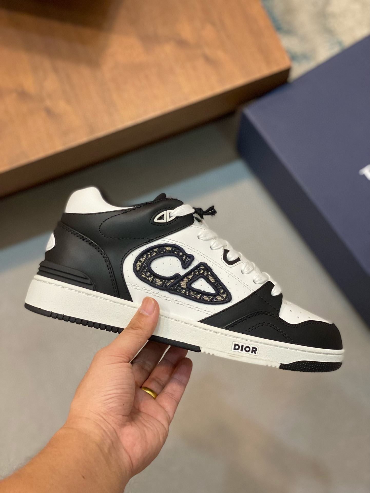 [DIOR] 디올 B57 미드톱 스니커즈 남녀공용